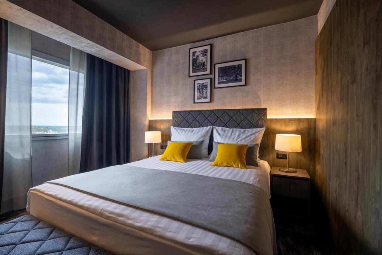 Hotel Осиек Экстерьер фото