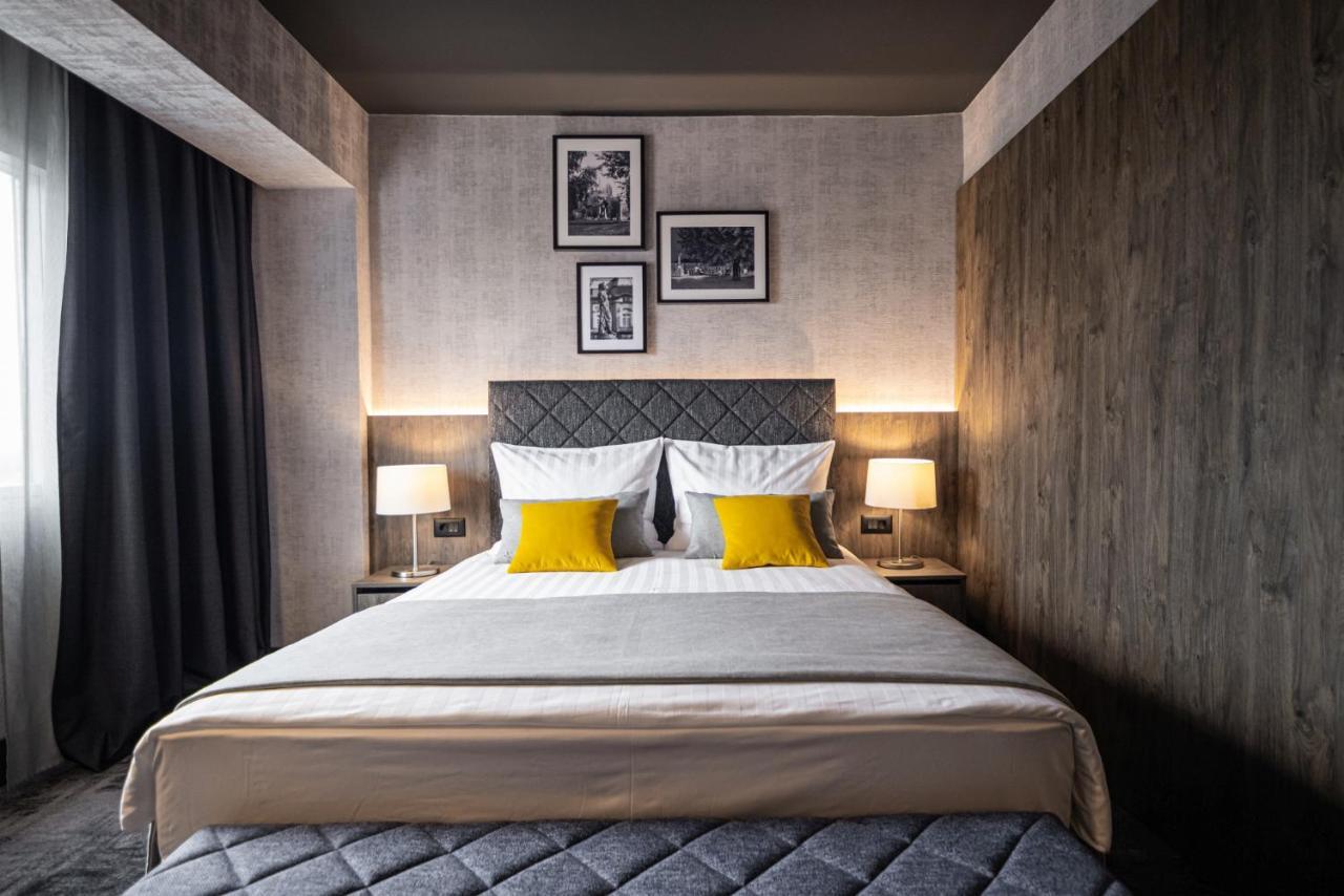 Hotel Осиек Экстерьер фото