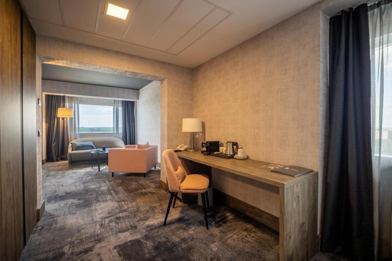 Hotel Осиек Экстерьер фото