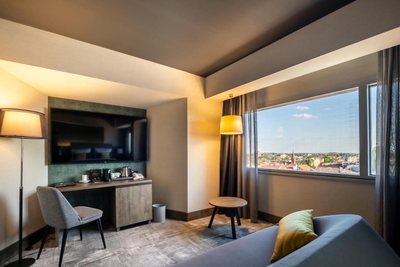 Hotel Осиек Экстерьер фото