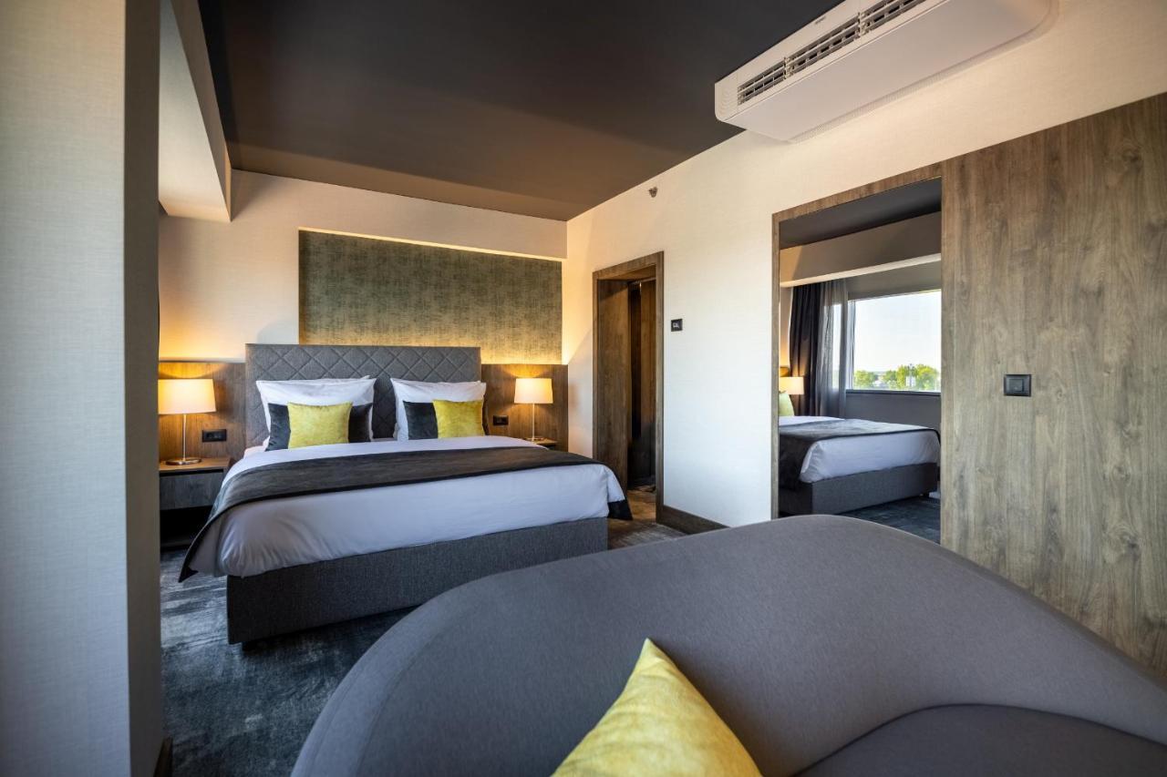 Hotel Осиек Экстерьер фото