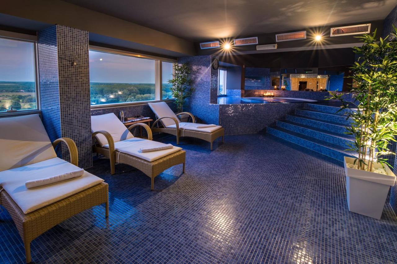 Hotel Осиек Экстерьер фото