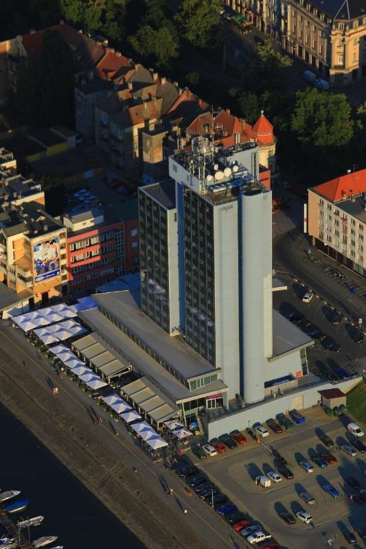 Hotel Осиек Экстерьер фото