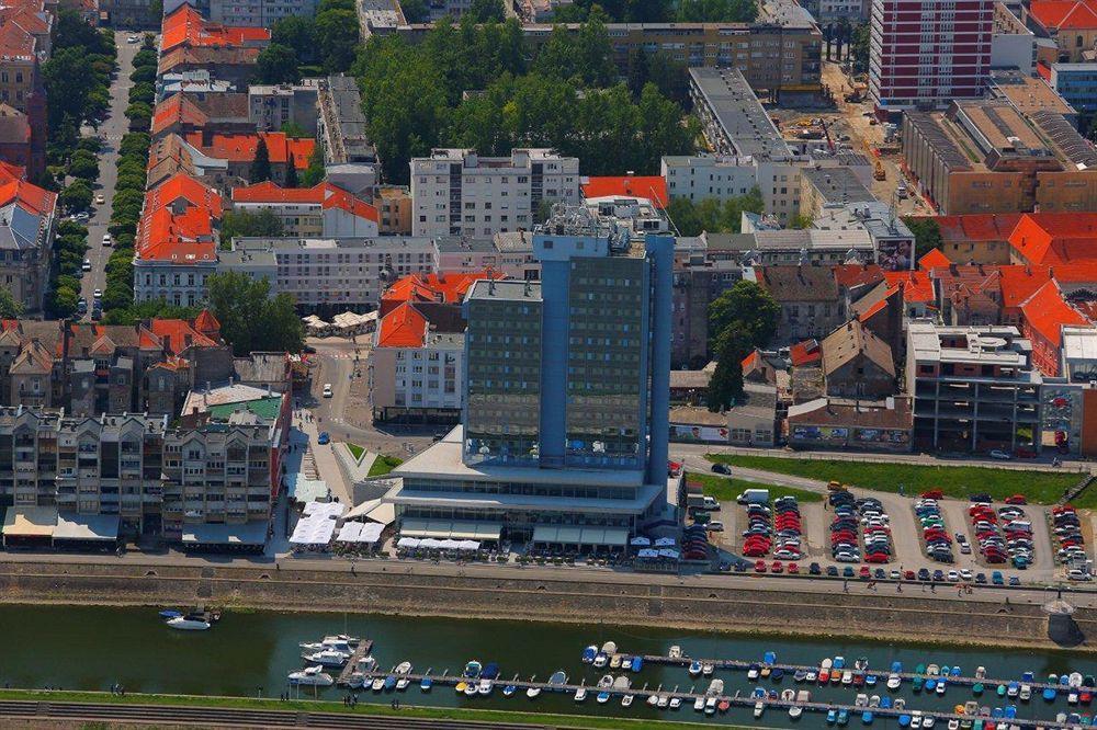 Hotel Осиек Экстерьер фото