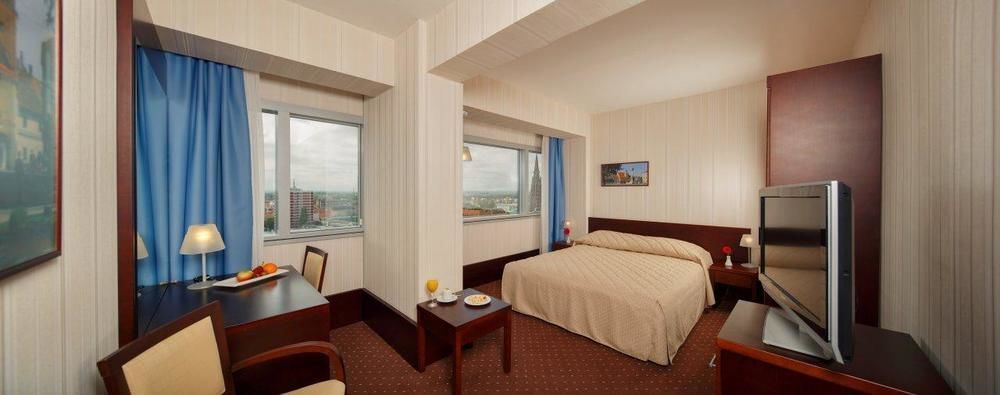 Hotel Осиек Экстерьер фото