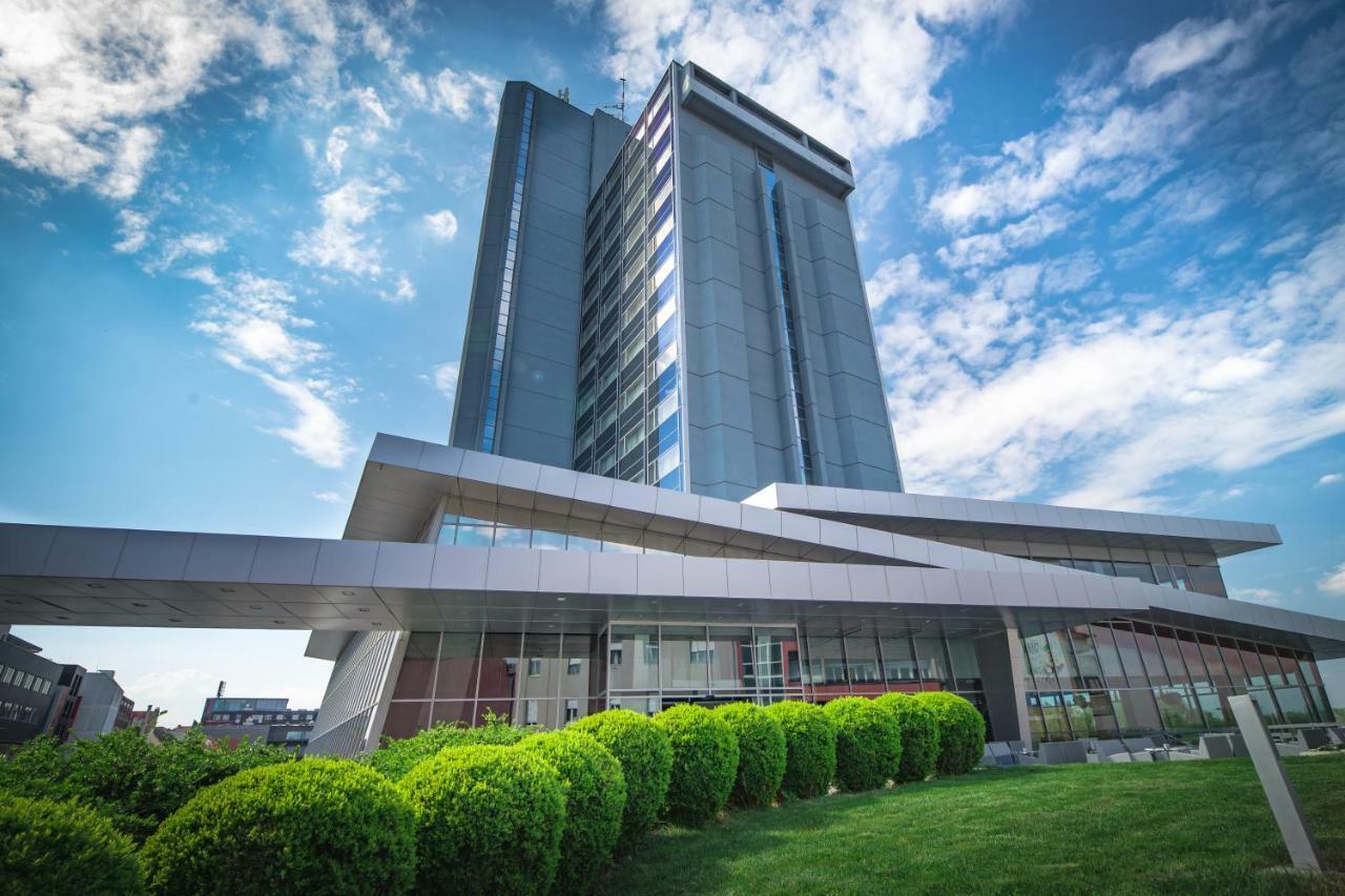Hotel Осиек Экстерьер фото